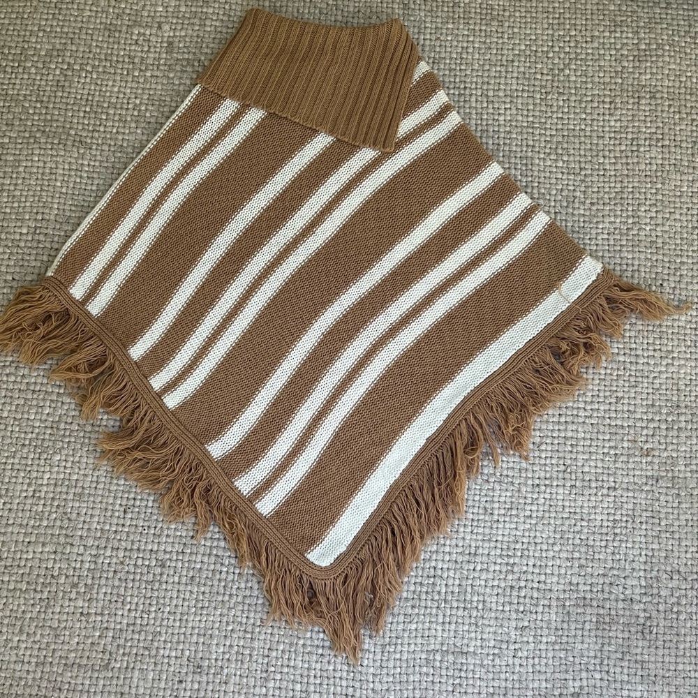 DeRotChild Vintage White and Beige knit poncho